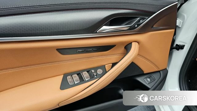 BMW 5 Series (G30) 2023 Белый из Кореи, фото 6