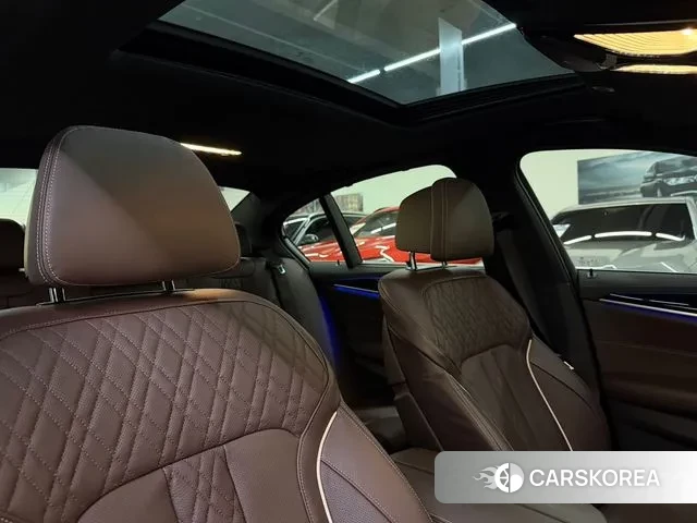 BMW 5 Series (G30) 2023 Белый из Кореи, фото 6