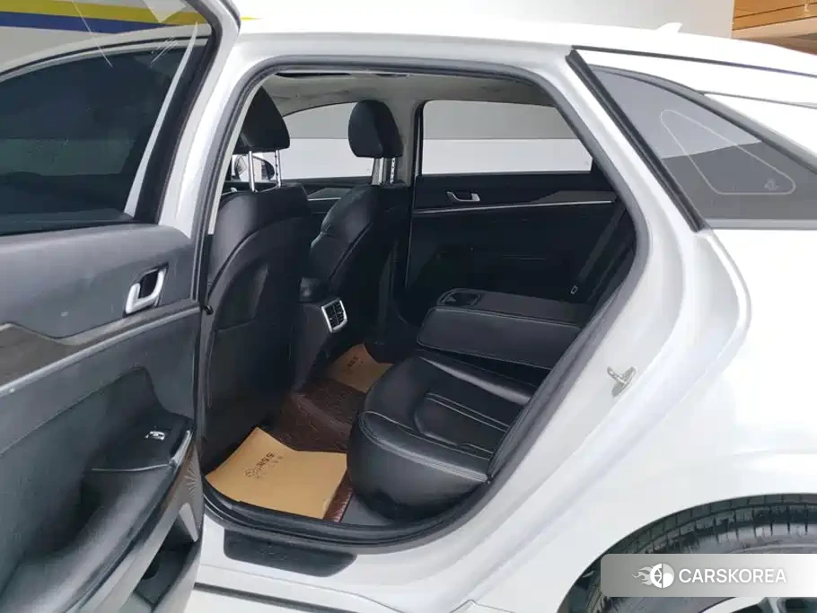 Kia K5 2022 Белый из Китая, фото 6