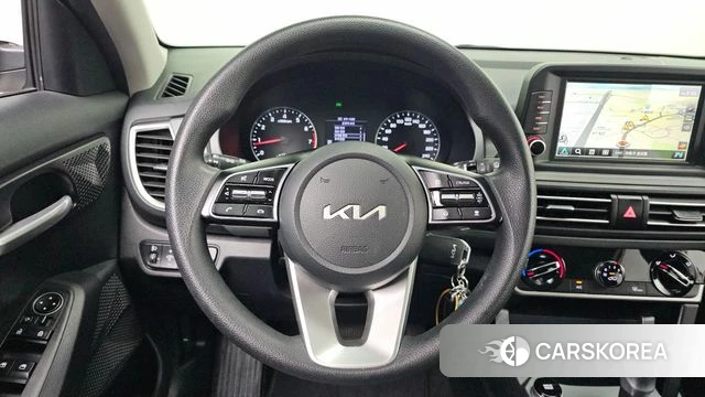 Kia Seltos 2022 Белый из Кореи, фото 6