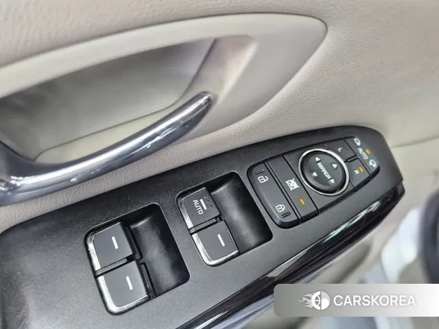 Kia The New Carnival 2018 Серебряный из Кореи, фото 6