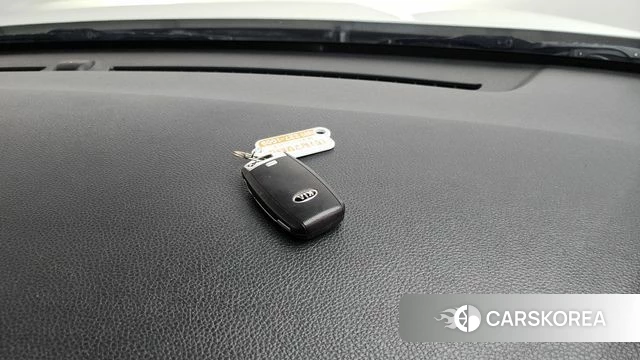 Kia Stonic 2018 Белый из Кореи, фото 6