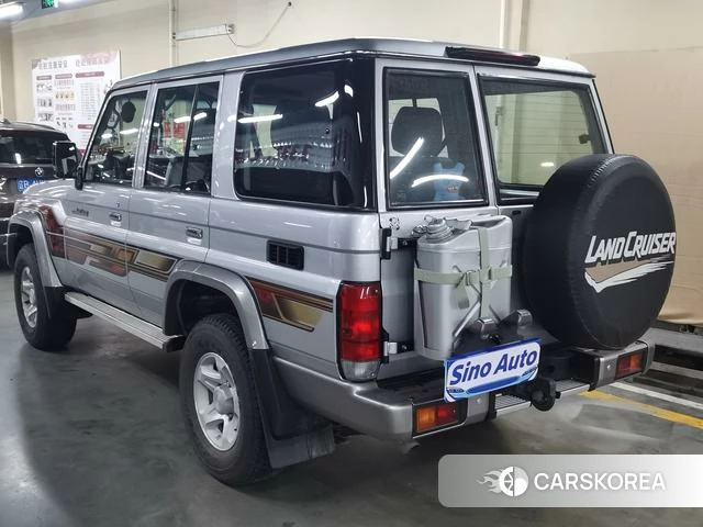 Toyota Land Cruiser 70 Series 2024 Серебристо-серый из Китая, фото 6