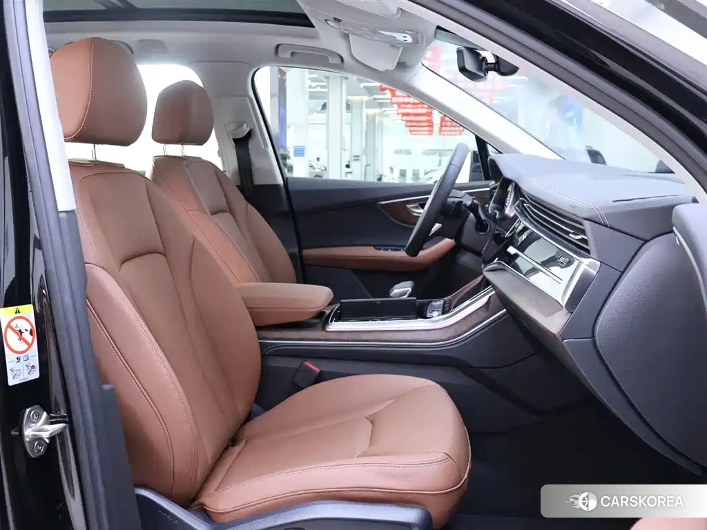 Audi Q7 2026 Черный из Китая, фото 6