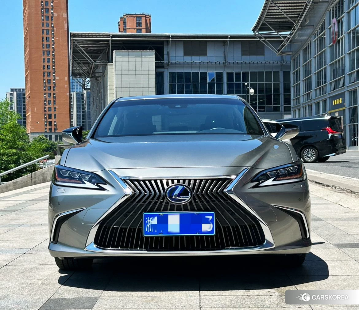 Lexus ES 2020 Серебристо-серый из Китая, фото 6
