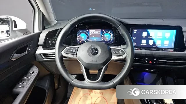 Volkswagen Golf 8th Generation 2023 Белый из Кореи, фото 6