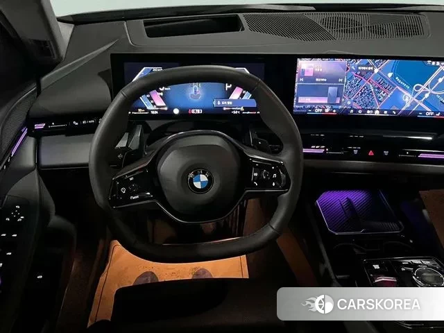 BMW 5 Series (G60) 2024 Небесно-голубой из Кореи, фото 6