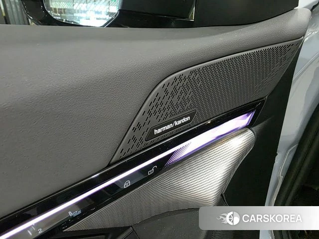 BMW 5 Series (G60) 2024 Серебристо-серый из Кореи, фото 6