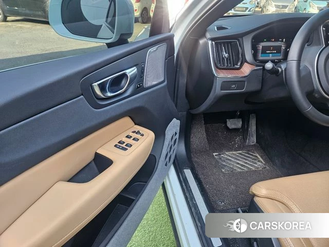 Volvo XC60 second Generation 2024 Белый из Кореи, фото 6