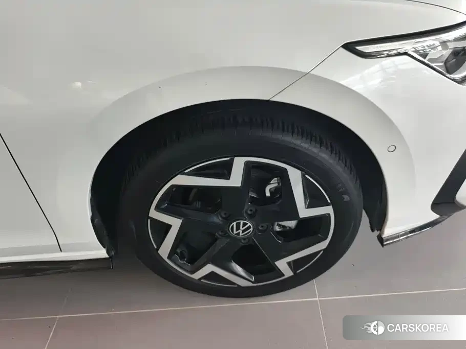 Volkswagen Golf 2024 Белый из Китая, фото 6