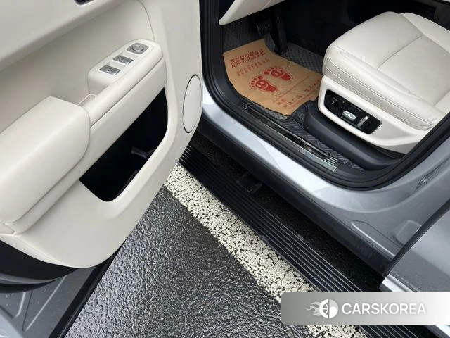 Ideal car Ideal L9 2023 Серебристо-серый из Китая, фото 6