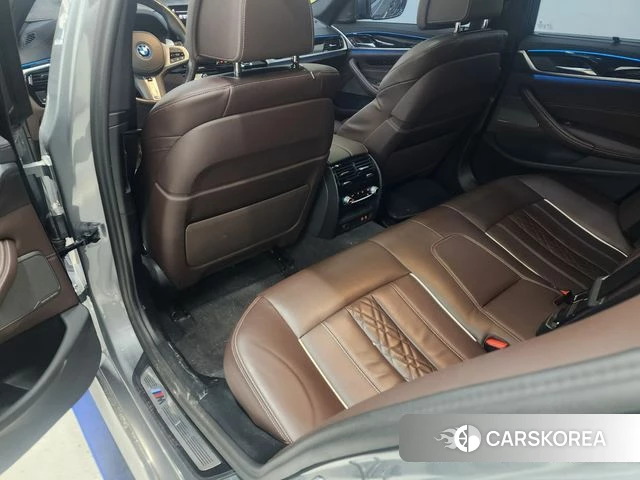BMW 5 Series (G60) 2023 Серебристо-серый из Кореи, фото 6
