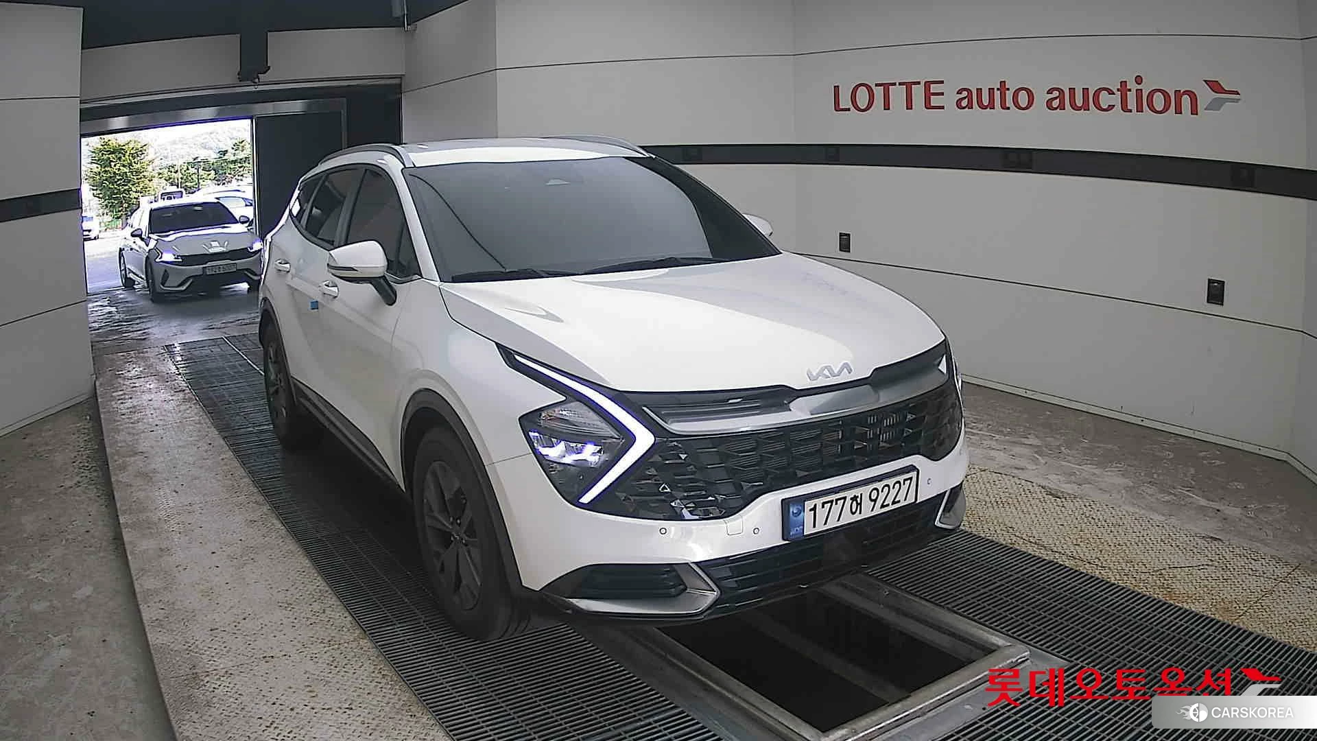 Kia Sportage 2024 Snow White Pearl из Кореи, фото 6