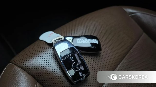 Mercedes-Benz E-Class W213 2022 Серебряный из Кореи, фото 6