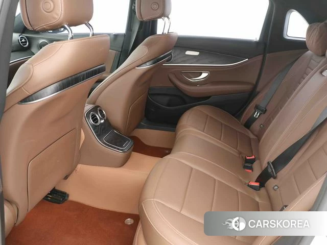 Mercedes-Benz E-class PHEV 2023 Белый из Китая, фото 6