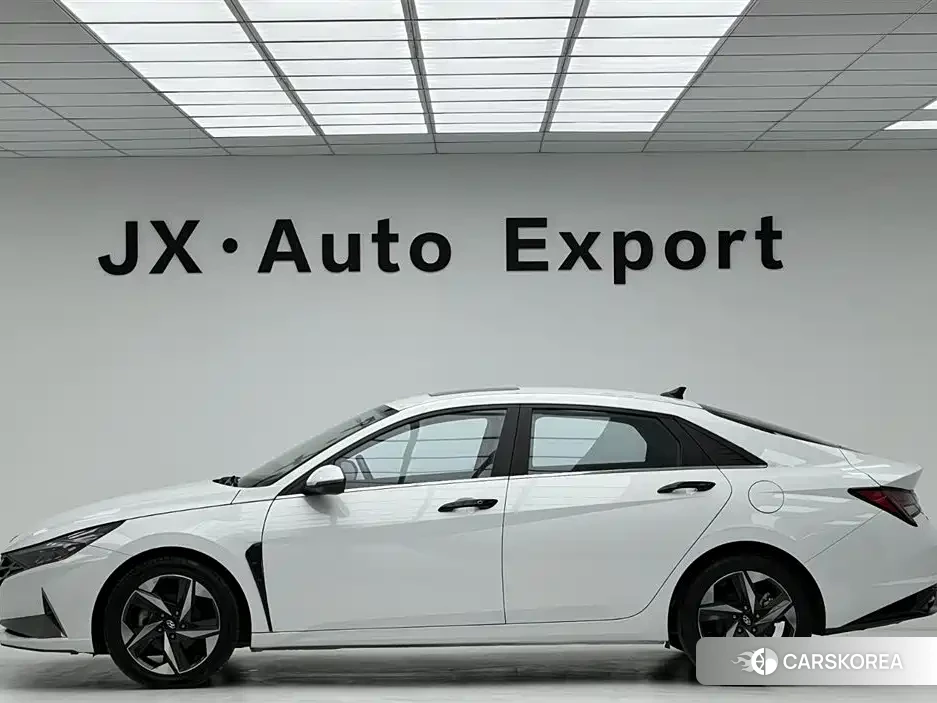 Hyundai Elantra 2022 Белый из Китая, фото 6