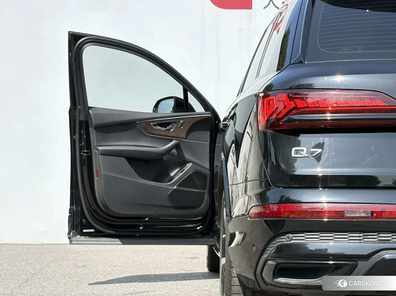 Audi Q7 2021 Черный из Китая, фото 6