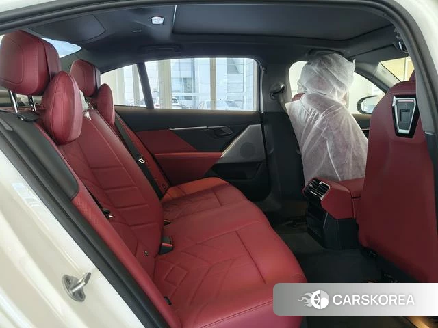 BMW 5 series 2025 Белый из Китая, фото 6