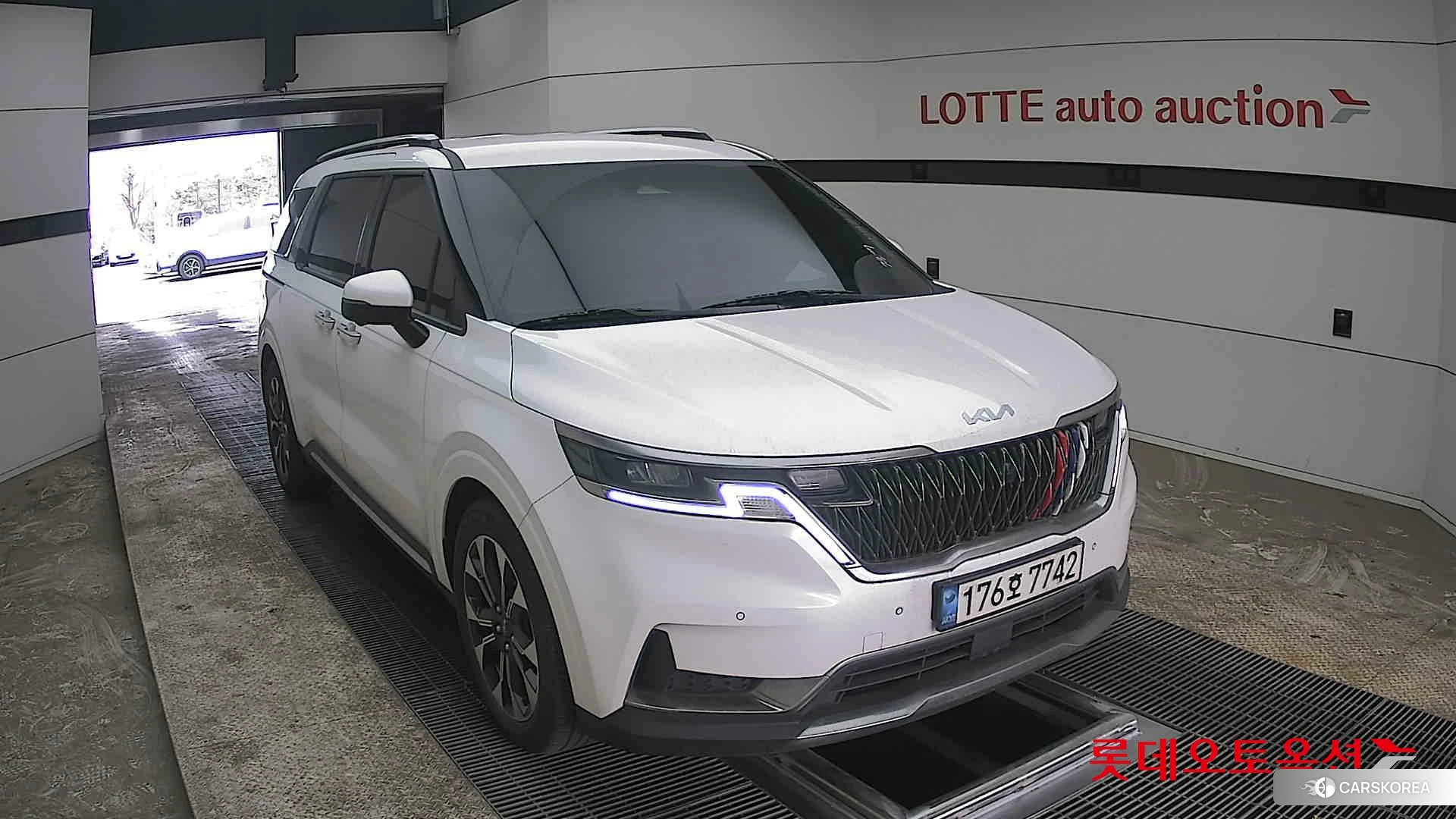 Kia Carnival Limousine 2022 Snow White Pearl из Кореи, фото 6