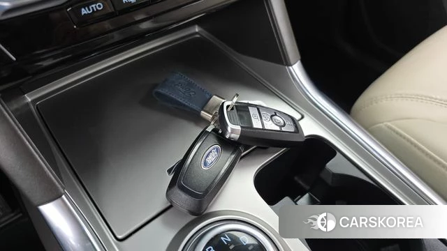 Ford Explorer 6th Generation 2022 Белый из Кореи, фото 6