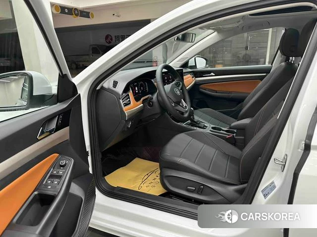 Volkswagen Bora 2024 Белый из Китая, фото 6