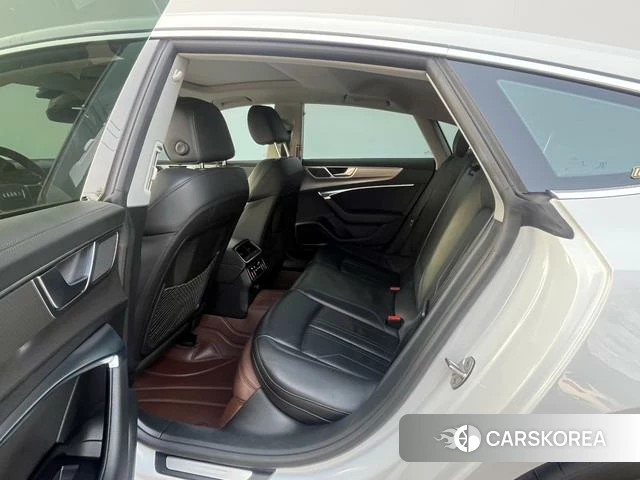 Audi A7 2023 Белый из Китая, фото 6