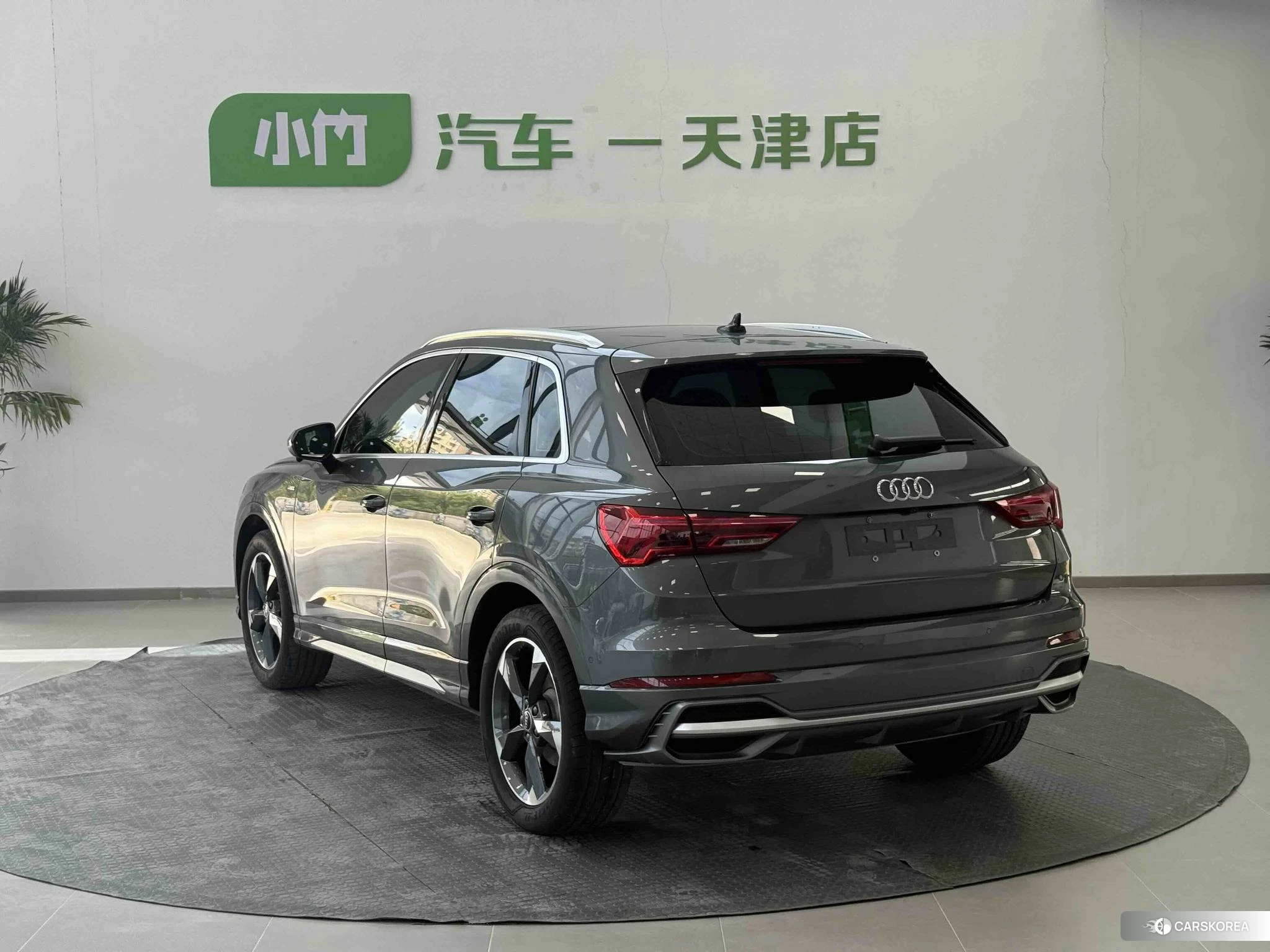 Audi Q3 2022 Темно-серый из Китая, фото 6