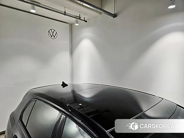 Volkswagen Golf 8th Generation 2023 Черный из Кореи, фото 6