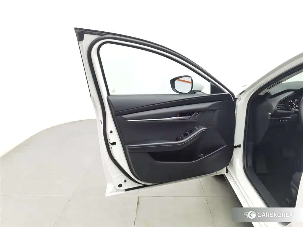 Mazda 3 2023 Белый из Китая, фото 6