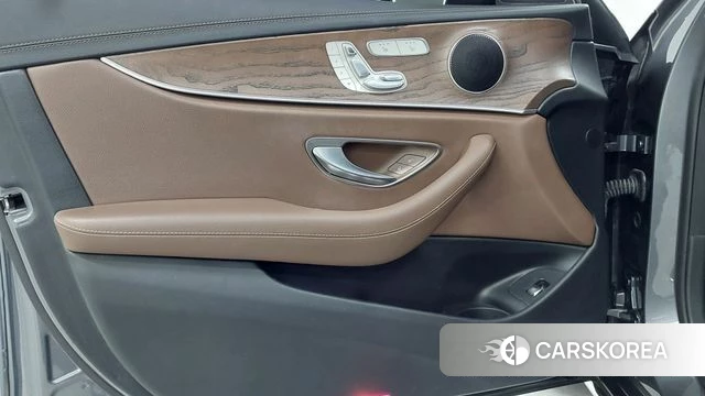 Mercedes-Benz E-Class W213 2020 Серый из Кореи, фото 6