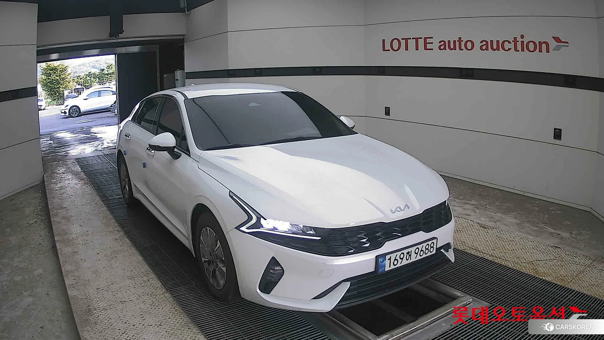 Kia K5 Hybrid 2023 Snow White Pearl (optional) из Кореи, фото 6