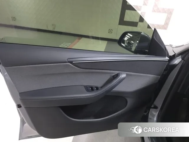 Tesla Model Y 2025 Серебряный из Кореи, фото 6