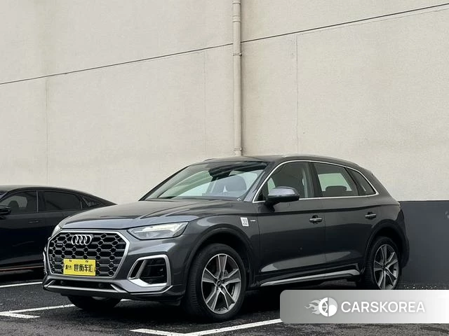 Audi Q5L 2021 Темно-серый из Китая, фото 6