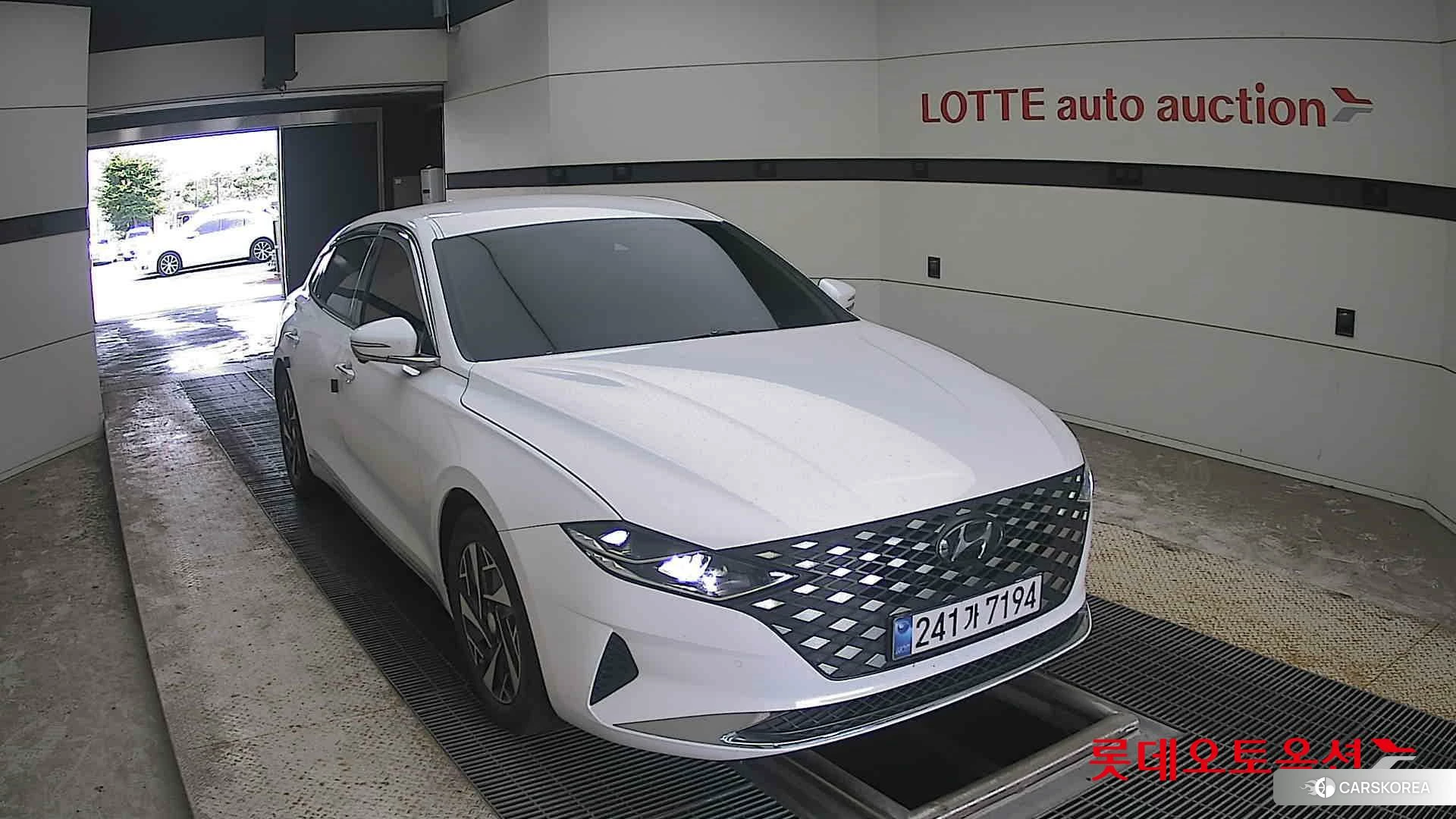 Hyundai Grandeur Hybrid 2023 Белый из Кореи, фото 6