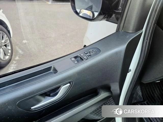 Hyundai Staria 2023 Белый из Кореи, фото 6