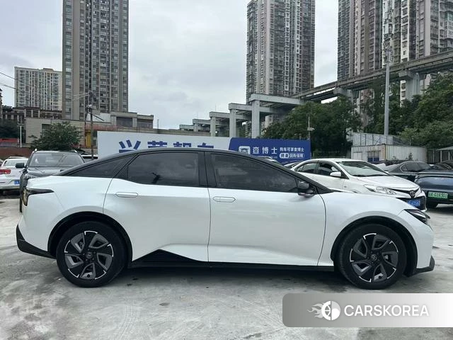 Toyota bZ3 2023 Белый из Китая, фото 6