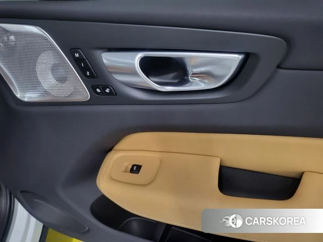 Volvo XC60 second Generation 2023 Белый из Кореи, фото 6