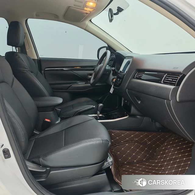 Mitsubishi  Outlander 2021 Белый из Китая, фото 6