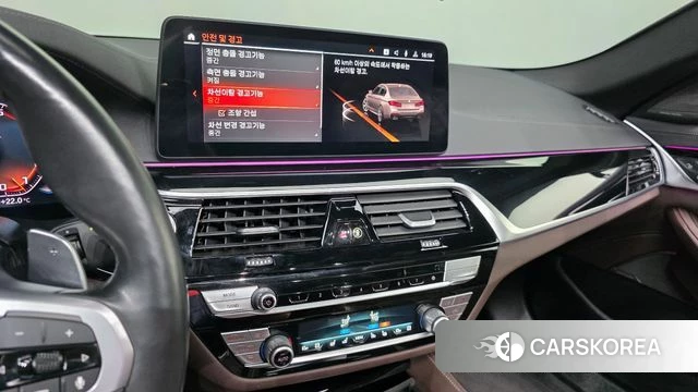 BMW 5 Series (G30) 2022 Серебристо-серый из Кореи, фото 6