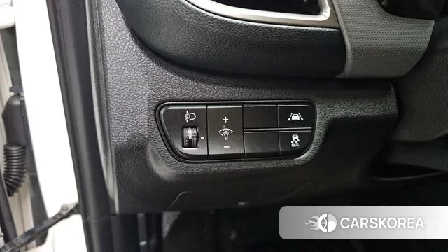 Kia Seltos 2022 Белый из Кореи, фото 6