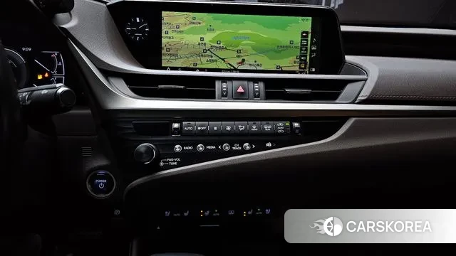 Lexus ES300h 7th generation 2018 Серебряный из Кореи, фото 6