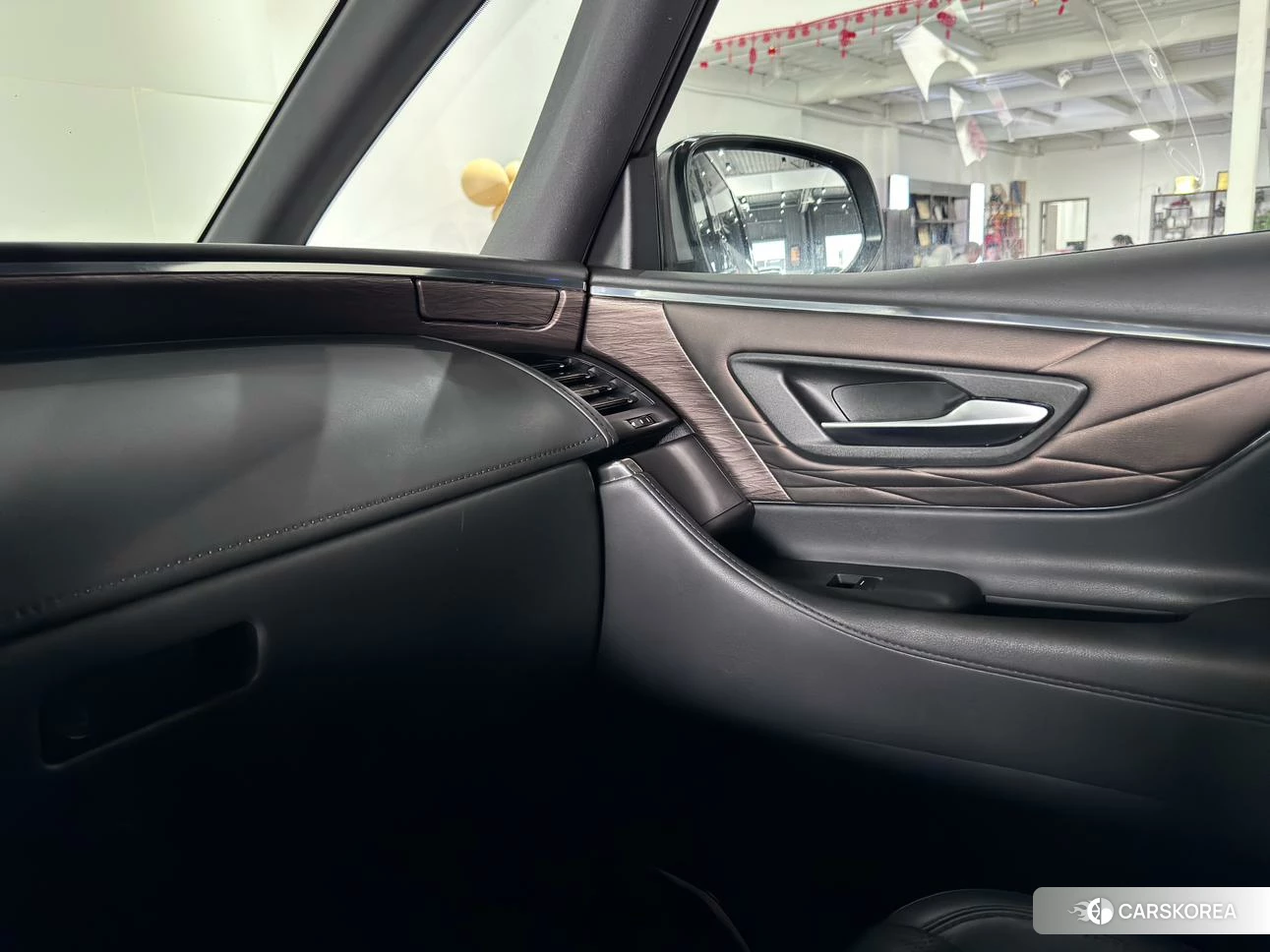 Toyota Elfa 2023 Белый из Китая, фото 6