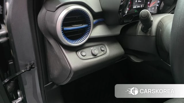 Chevrolet (GM Daewoo) Trax Crossover 2025 Серебристо-серый из Кореи, фото 6