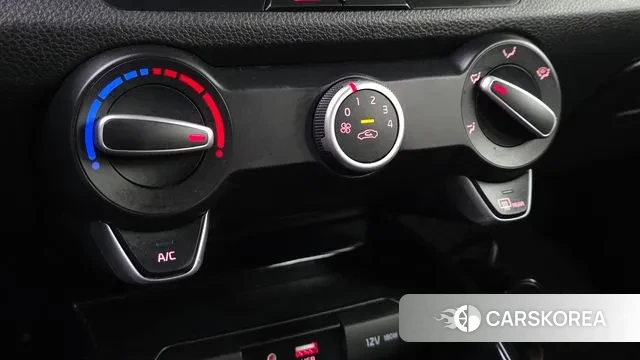 Kia Stonic 2019 Белый из Кореи, фото 6