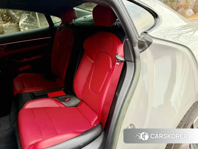 Porsche Taycan 2022 Цвет галактики из Кореи, фото 6