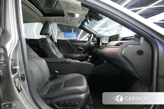 Lexus ES 2020 Серебристо-серый из Китая, фото 6