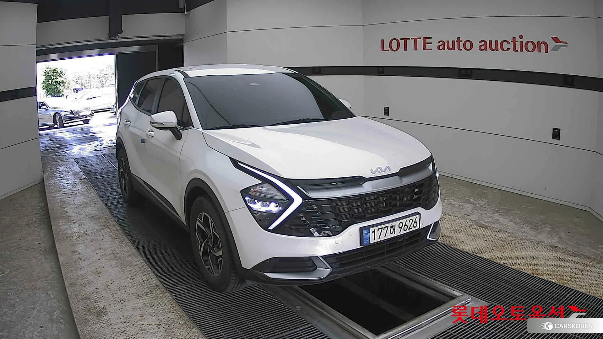 Kia Sportage 2024 Snow White Pearl из Кореи, фото 6