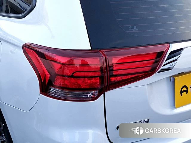 Mitsubishi  Outlander 2024 Белый из Китая, фото 6