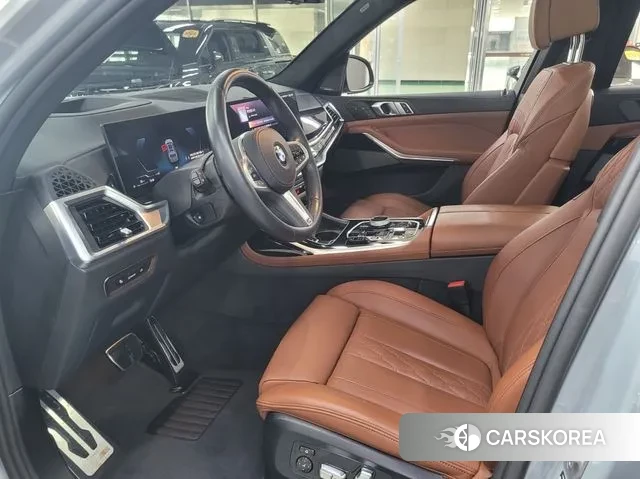 BMW X7 (G07) 2024 Серебристо-серый из Кореи, фото 6