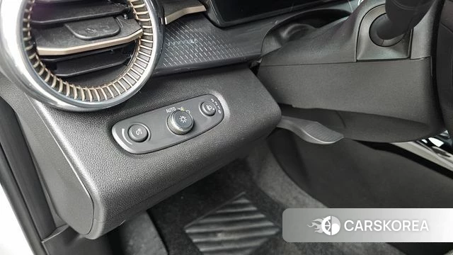 Chevrolet (GM Daewoo) Trax Crossover 2023 Белый из Кореи, фото 6